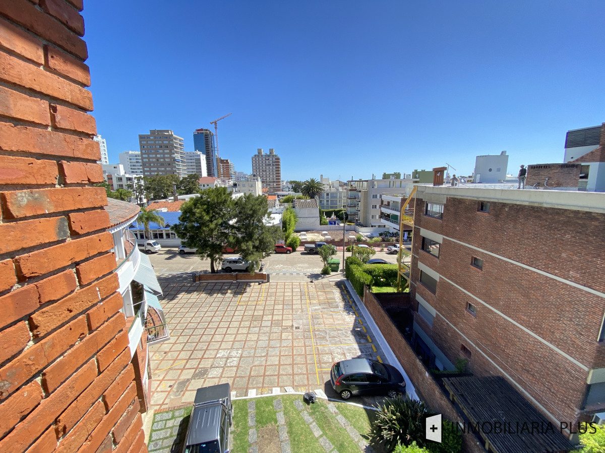 Apartamento ID.1388 - Alquiler de Apartamento de 3 Dormitorios, Garaje y 2 Baños en la península de Punta del Este