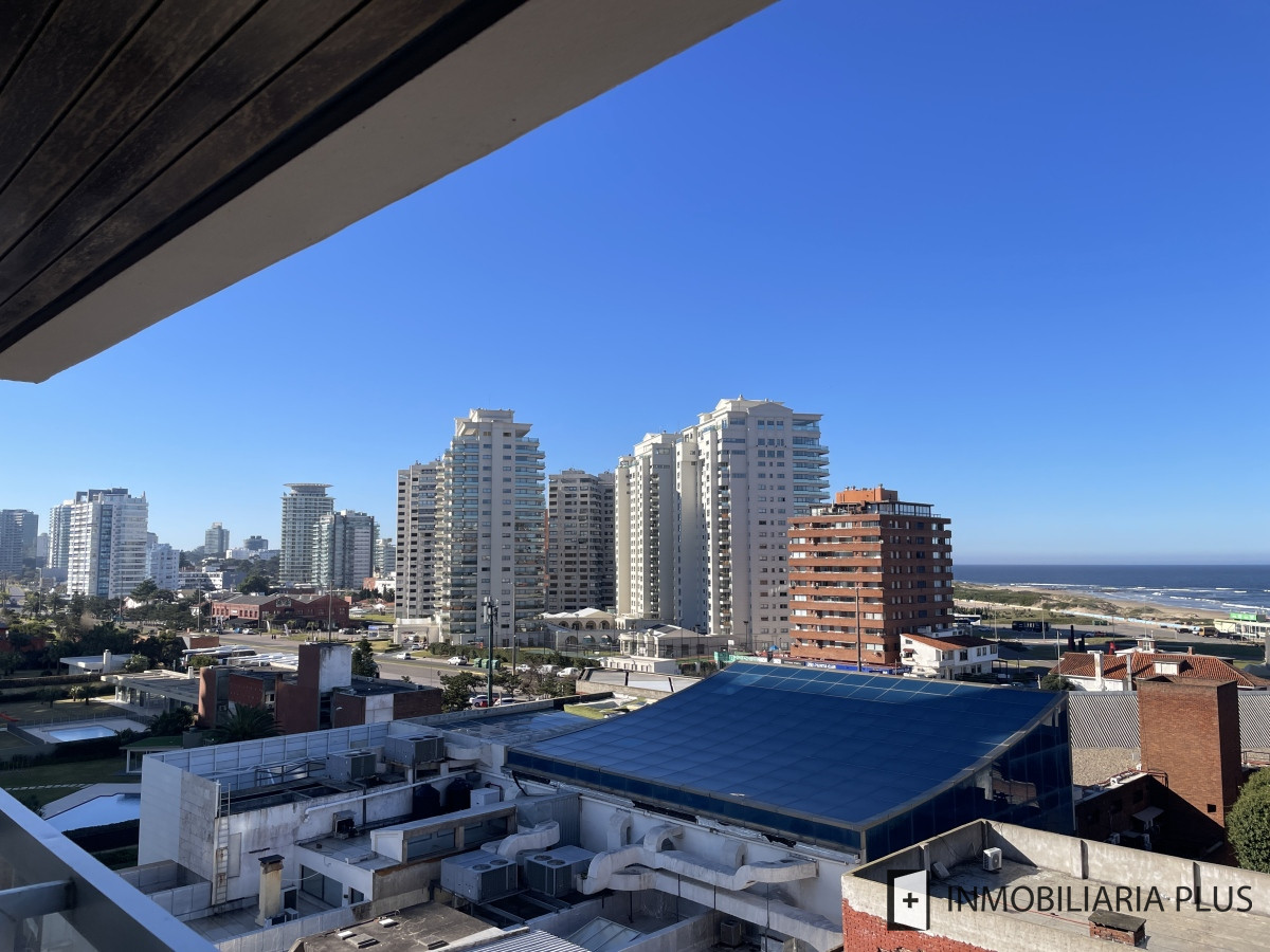 Apartamento ID.1314 - Alquiler de apartamento frente a la playa en Mansa con 4 Dormitorios, 4 Baños, con Parrillero, Gym, Juegos Infantiles, Garaje y más en Punta del Este