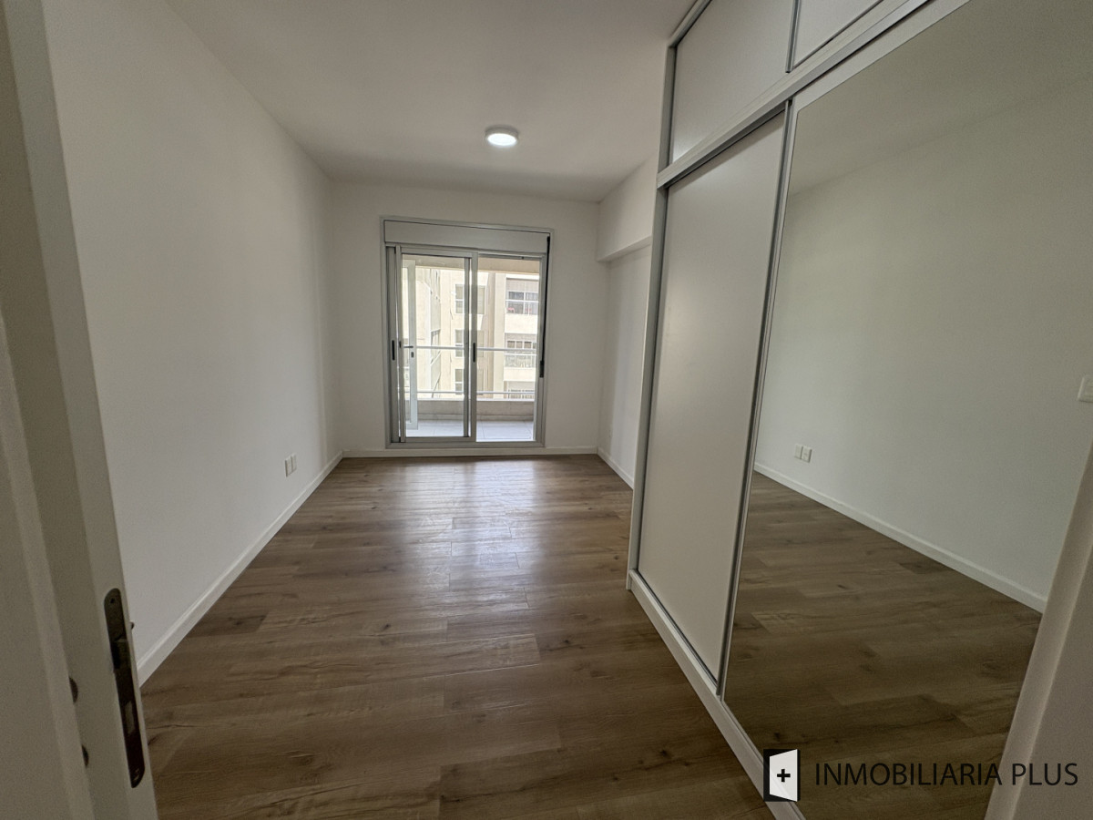 Apartamento ID.1494 - Alquiler de Apartamento de 1 Dormitorio con Garaje, Barbacoa, Solarium y más en Cordón a pasos de Av. 18 y la Intendencia de Montevideo