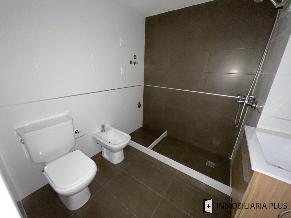 Apartamento ID.1493 - Alquiler de Apartamento en Cordón a pasos de Av. 18 de Julio en Montevideo