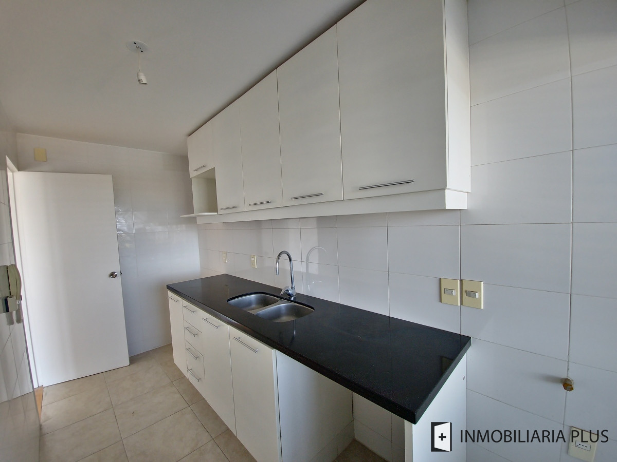 Apartamento ID.379 - Alquiler de Apartamento 1 Dormitorio en Malvín con Barbacoa C890 Acepta Mascotas