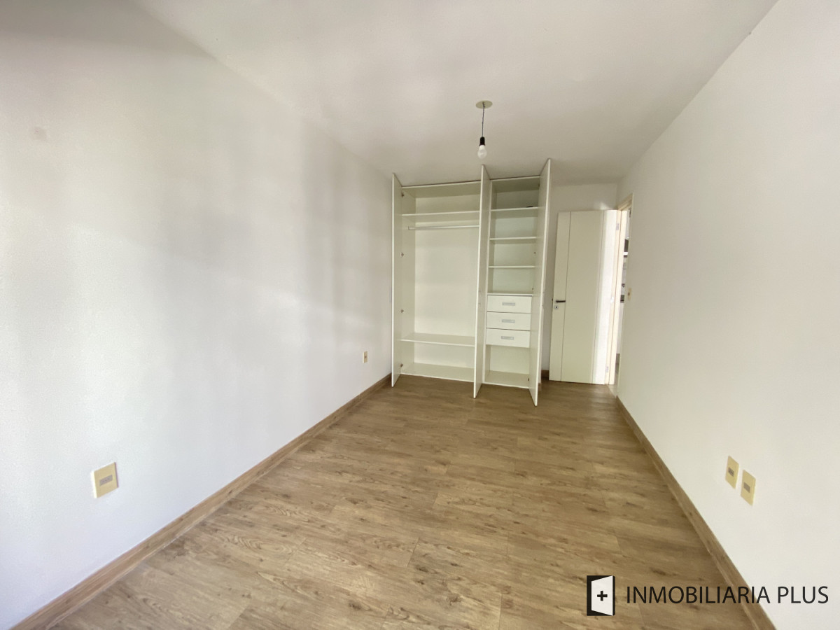 Apartamento ID.1599 - Apartamento de 2 dormitorios con Garaje en el Centro de Montevideo