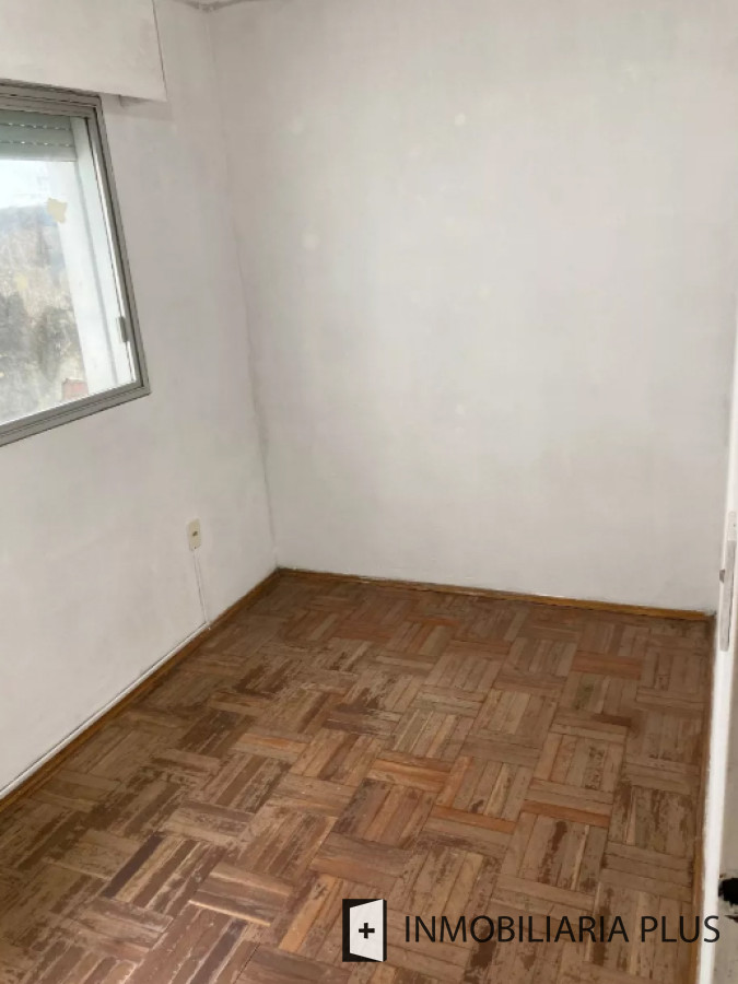 Apartamento ID.1200 - Alquiler de apartamento en el centro con 2 dormitorios con balcón a la calle en Montevideo