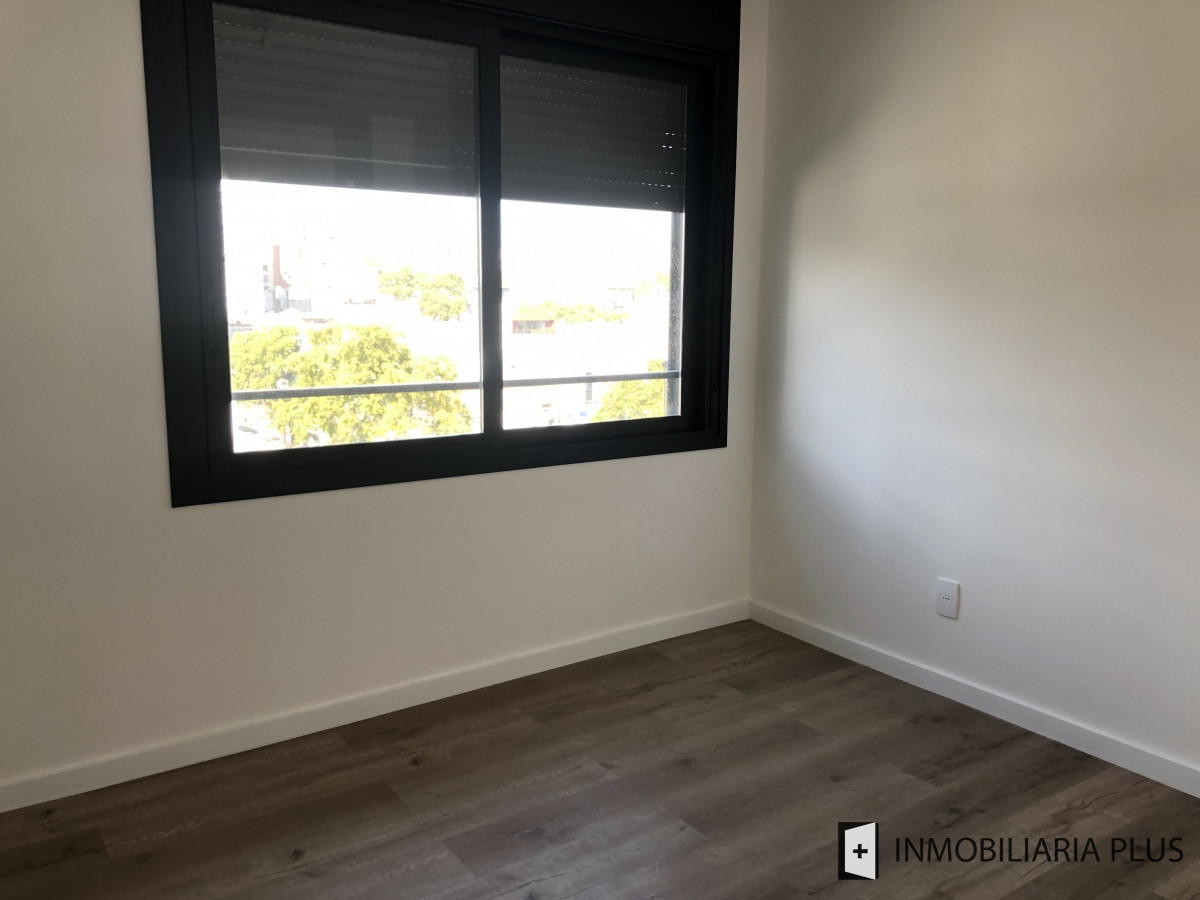 Apartamento ID.4 - Venta de Apartamento De 1 Dormitorio En Alquiler En El Centro Con Todos Los Servicios Frente A La Bahía De Montevideo C806-1209P