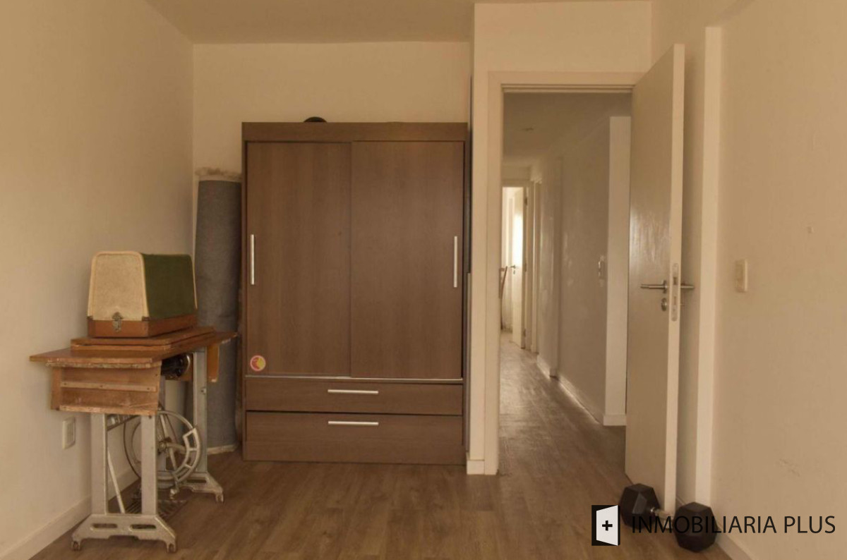Apartamento ID.852 - Alquiler Apartamento en Parque Batlle con 3 dormitorios Cochera, Terraza Lavadero, Parrillero y Más