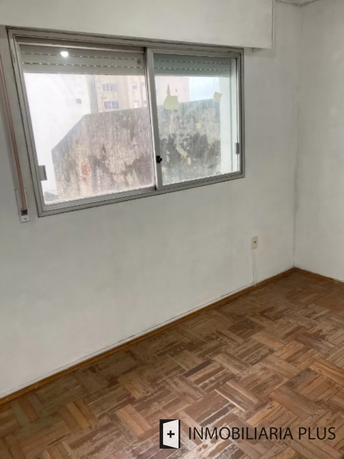 Apartamento ID.1200 - Alquiler de apartamento en el centro con 2 dormitorios con balcón a la calle en Montevideo