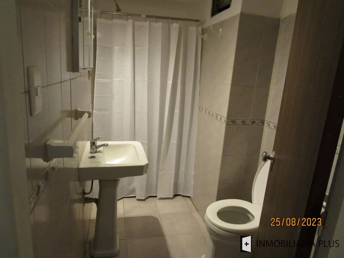 Apartamento ID.737 - Alquiler de Apartamento de 1 Dormitorio en Plaza Libertad  6to piso con Cocina definida C737