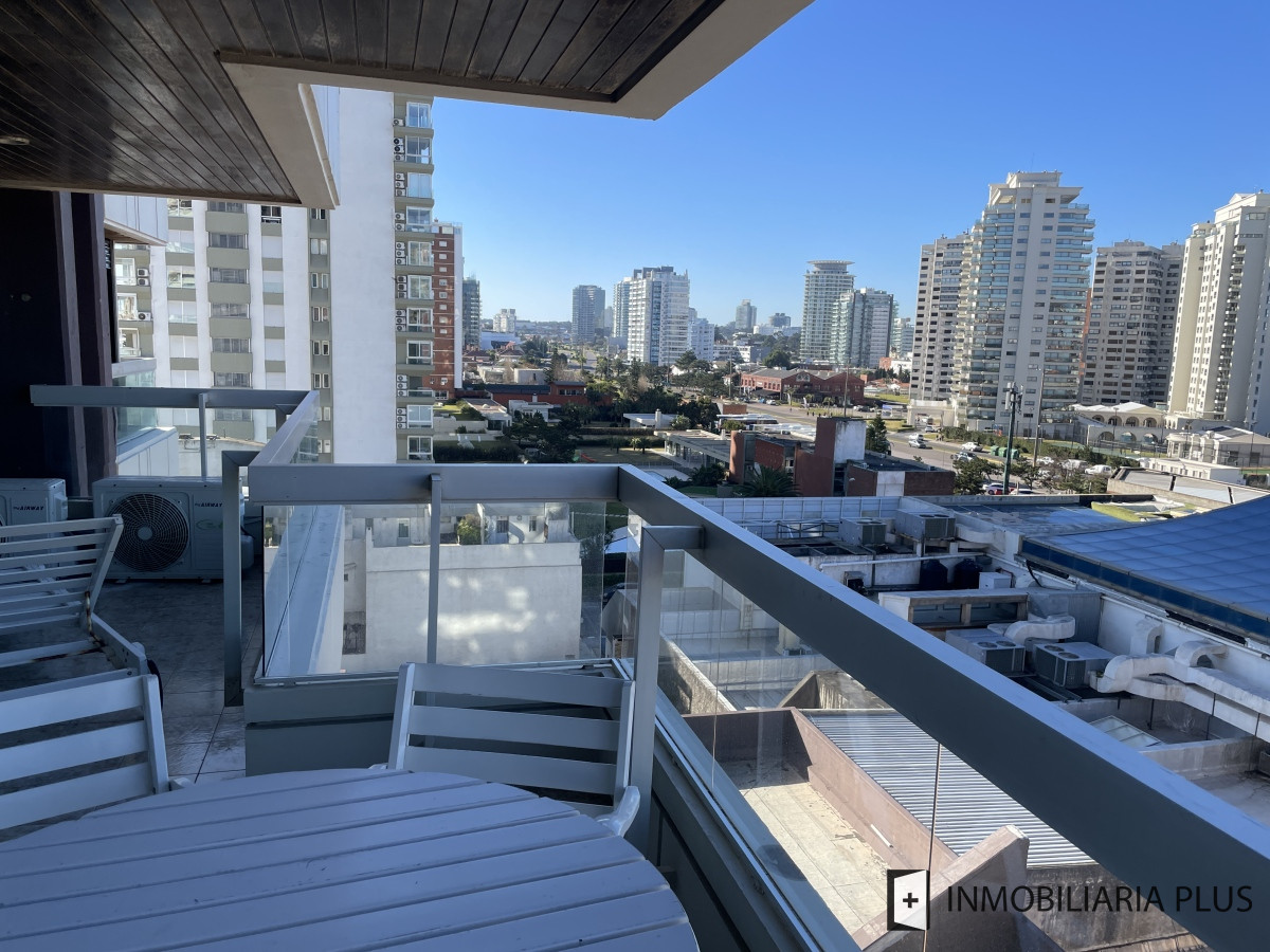 Apartamento ID.1314 - Alquiler de apartamento frente a la playa en Mansa con 4 Dormitorios, 4 Baños, con Parrillero, Gym, Juegos Infantiles, Garaje y más en Punta del Este