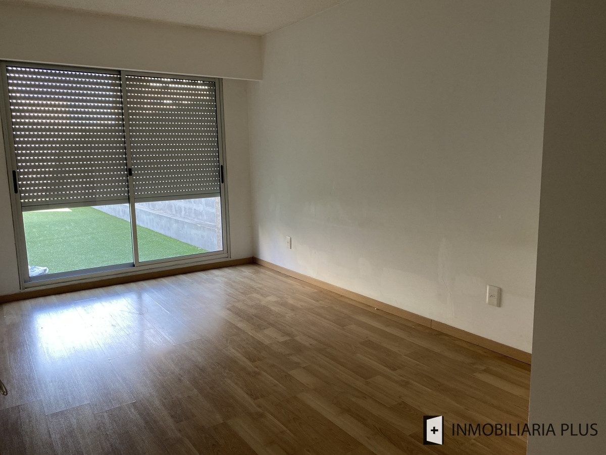 Apartamento ID.958 - Alquiler de Apartamento en Cordón SUR 2 Dormitorios al frente con GRAN FONDO, garaje, barbacoa y más