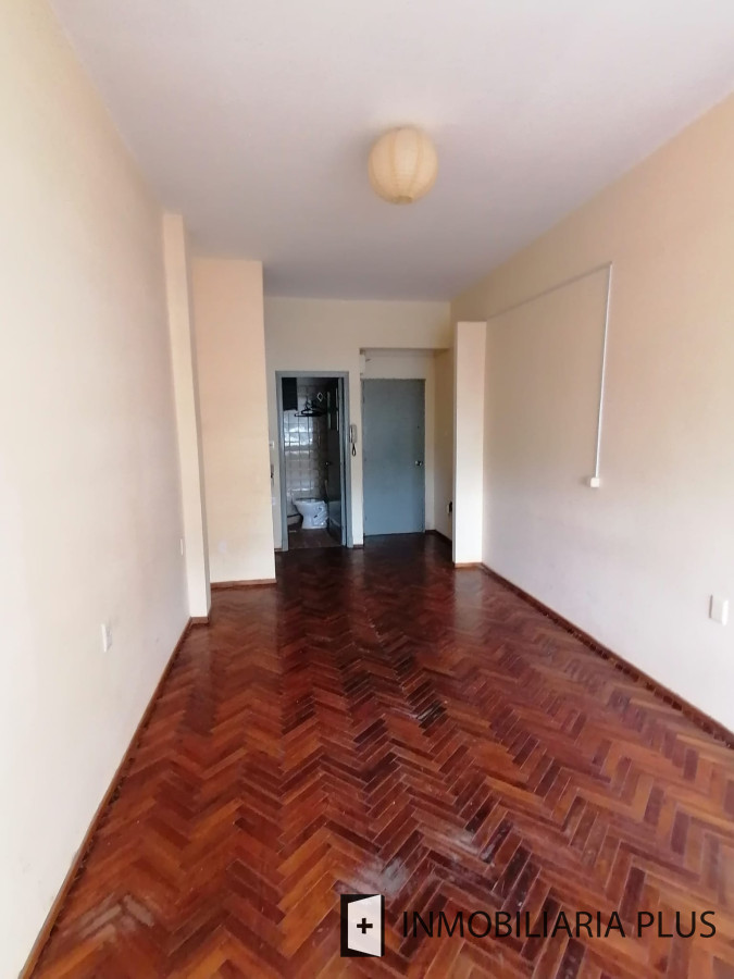 Apartamento ID.1118 - Alquiler de Monoambiente al frente sobre Av 18 de Julio en el Centro de Montevideo