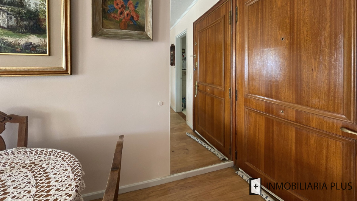 Apartamento ID.955 - Alquiler de Apartamento a pasos del puerto y la playa de Punta del Este con 2 dormitorios y piscina