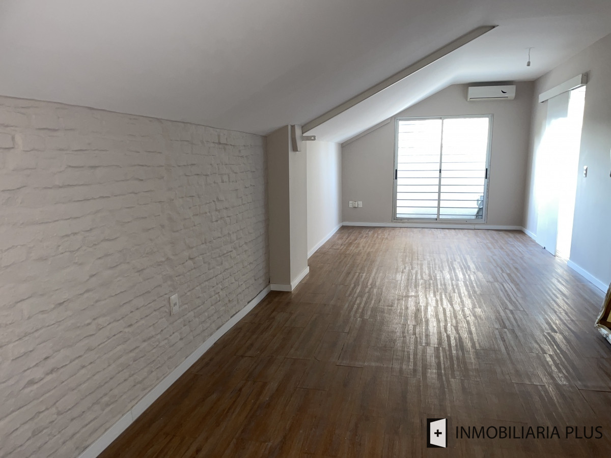 Apartamento ID.866 - Alquilo Monoambiente semi equipado con 40m2 en Parque Rodó SIN GASTOS COMUNES con rejas C866