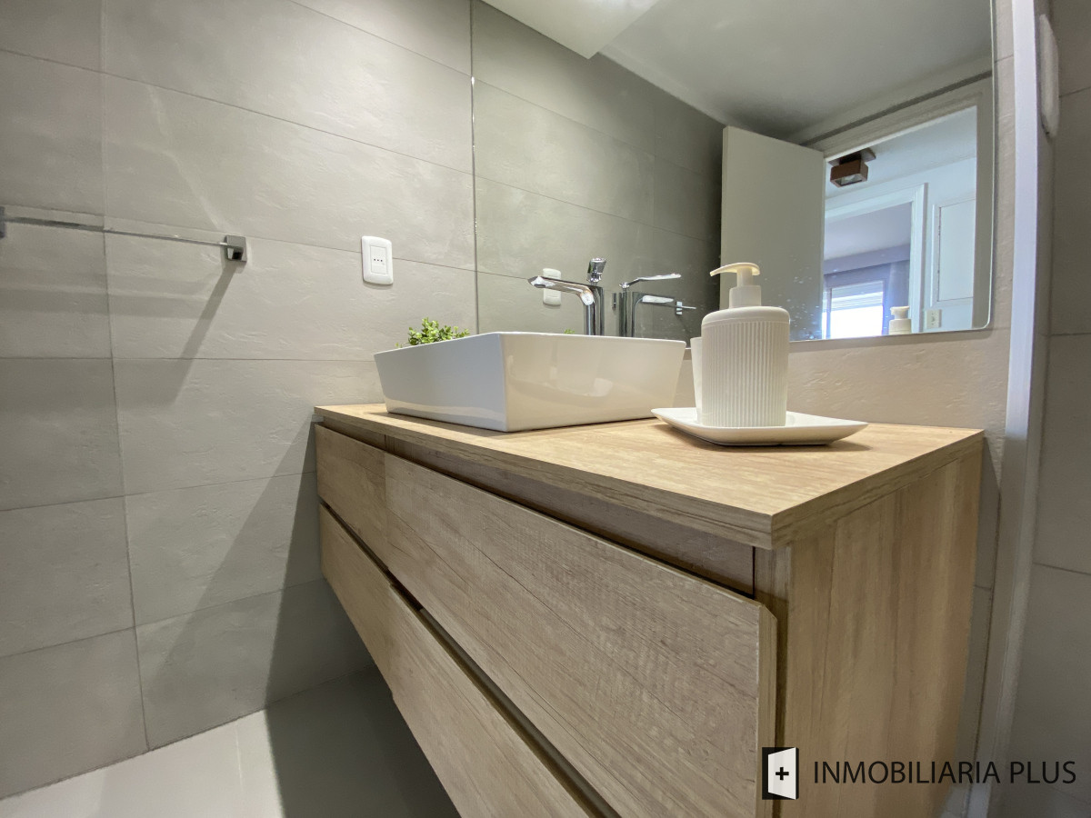 Apartamento ID.962 - Venta de Apartamento de 160 m2 en la Península a 200 MTS del MAR con Garaje, Gym y más en Punta del Este