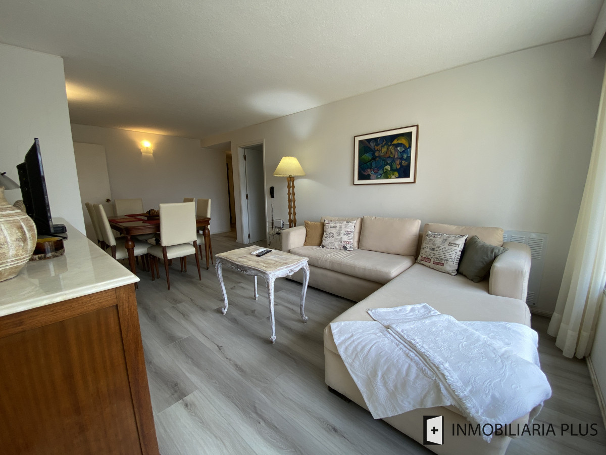 Apartamento ID.962 - Venta de Apartamento de 160 m2 en la Península a 200 MTS del MAR con Garaje, Gym y más en Punta del Este