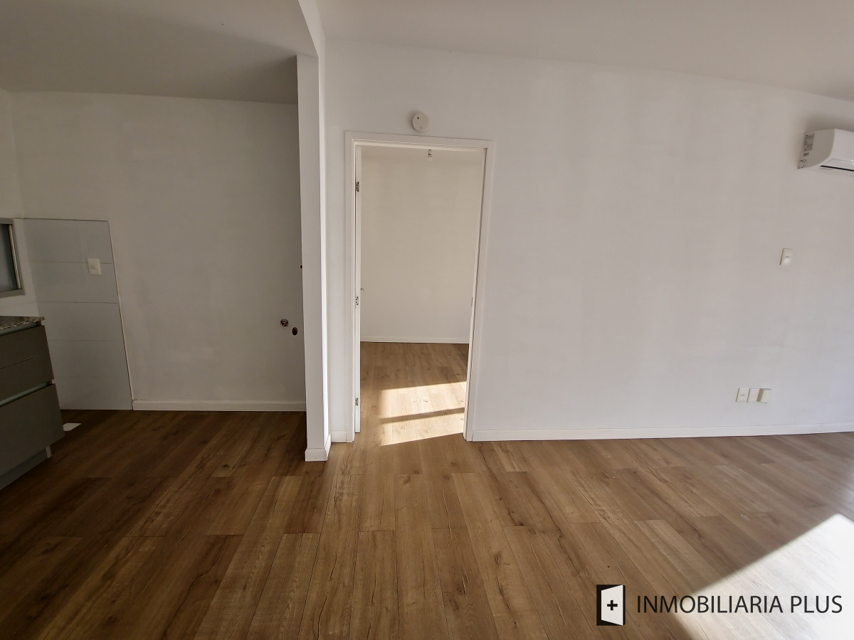 Apartamento ID.415 - Venta de Apartamento Sobre 18 de Julio 1 Dormitorio con Barbacoa, Gym Abierto, Camaras de Seguridad C804-906P