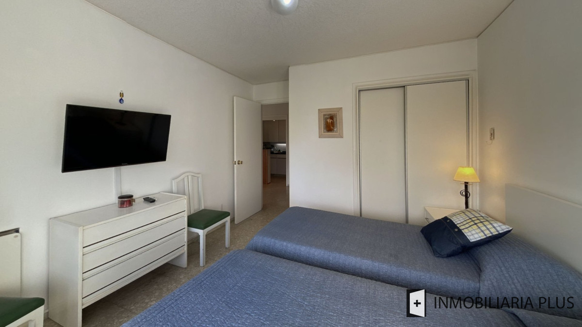 Apartamento ID.1096 - Alquiler ANUAL de apartamento con 1 Dormitorio y medio con garaje sobre Av. Gorlero con Gym, Lavadero y más