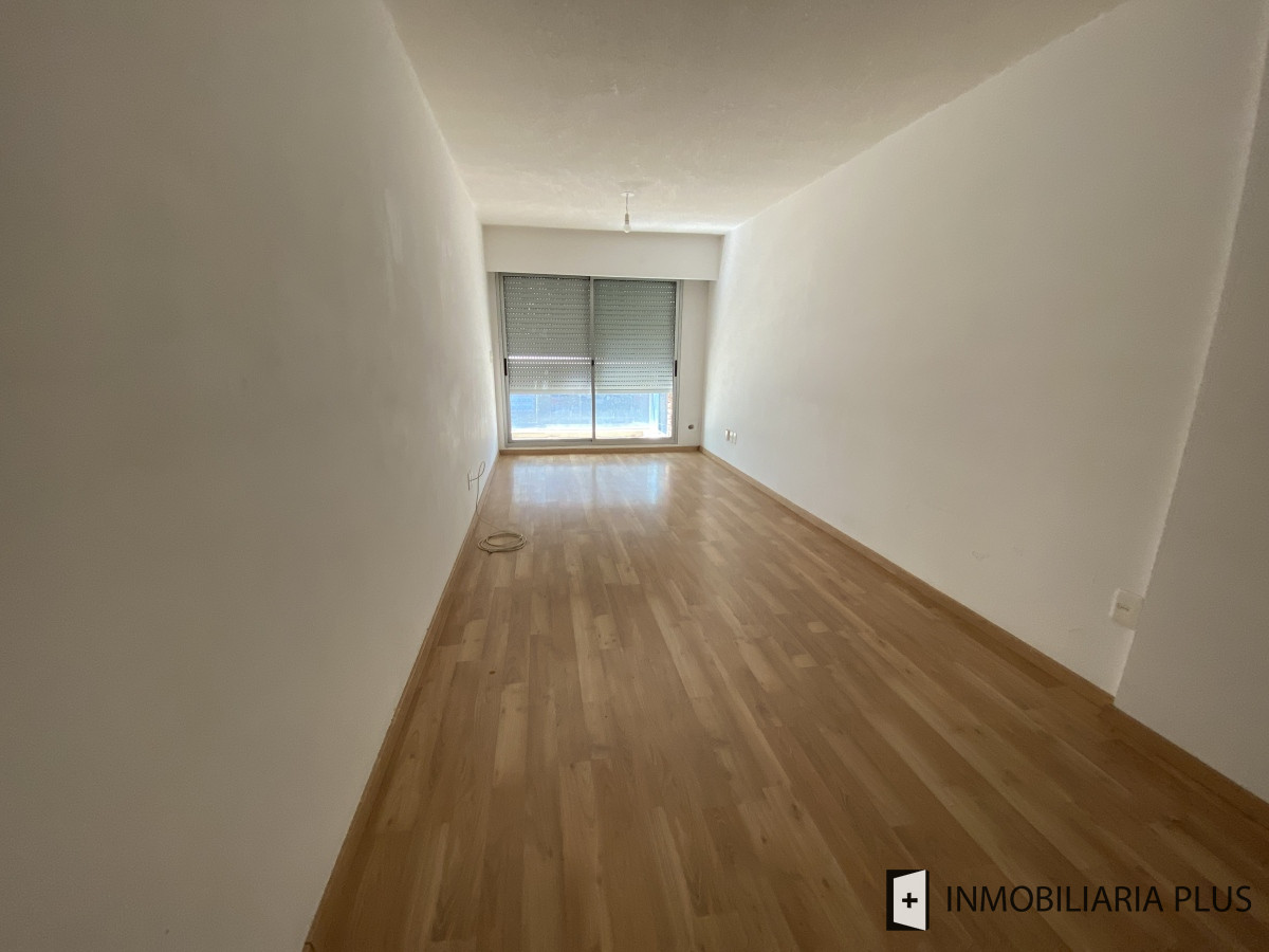 Apartamento ID.958 - Alquiler de Apartamento en Cordón SUR 2 Dormitorios al frente con GRAN FONDO, garaje, barbacoa y más