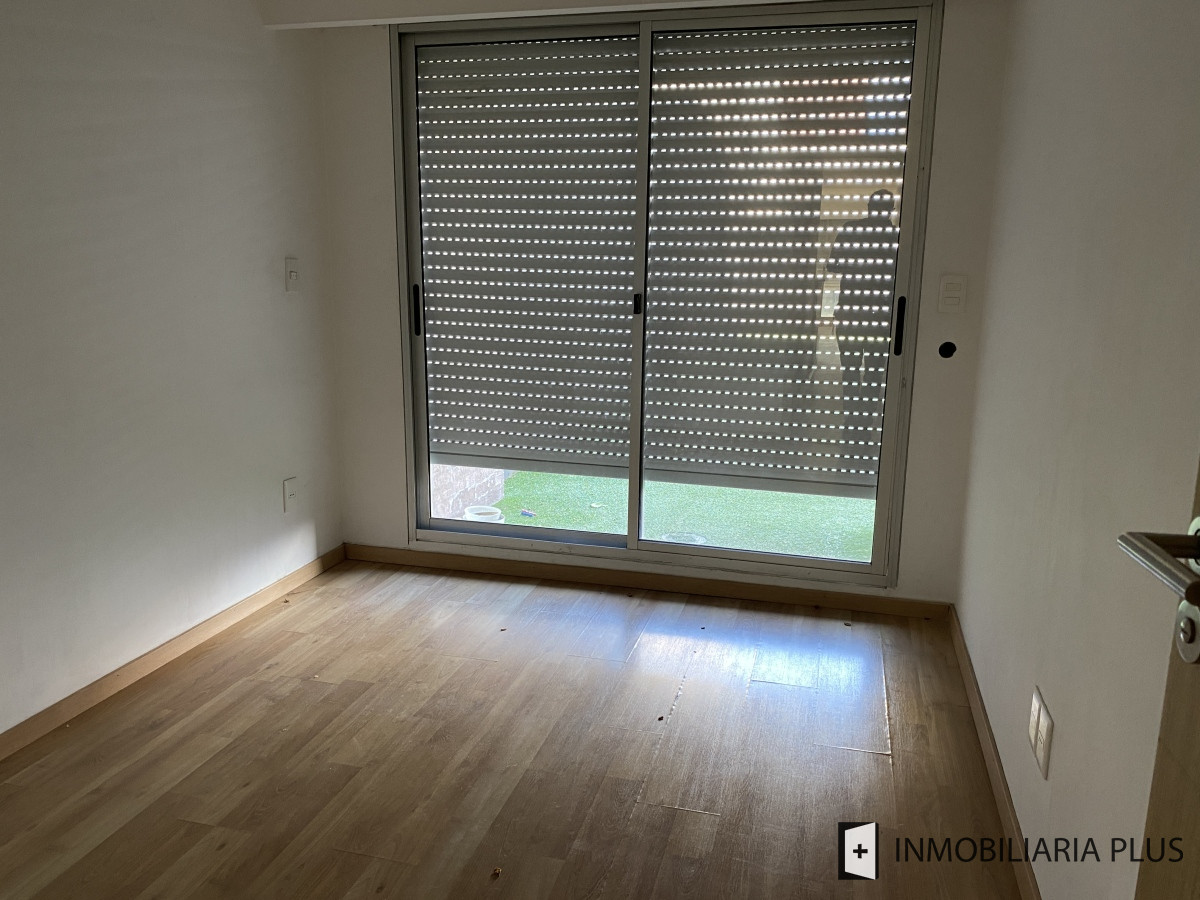 Apartamento ID.958 - Alquiler de Apartamento en Cordón SUR 2 Dormitorios al frente con GRAN FONDO, garaje, barbacoa y más