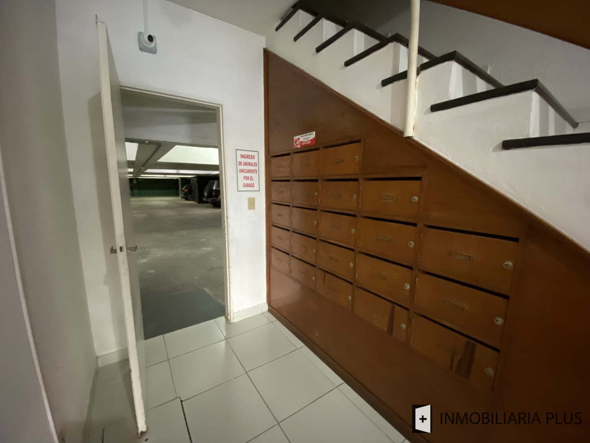 Apartamento ID.955 - Alquiler de Apartamento a pasos del puerto y la playa de Punta del Este con 2 dormitorios y piscina