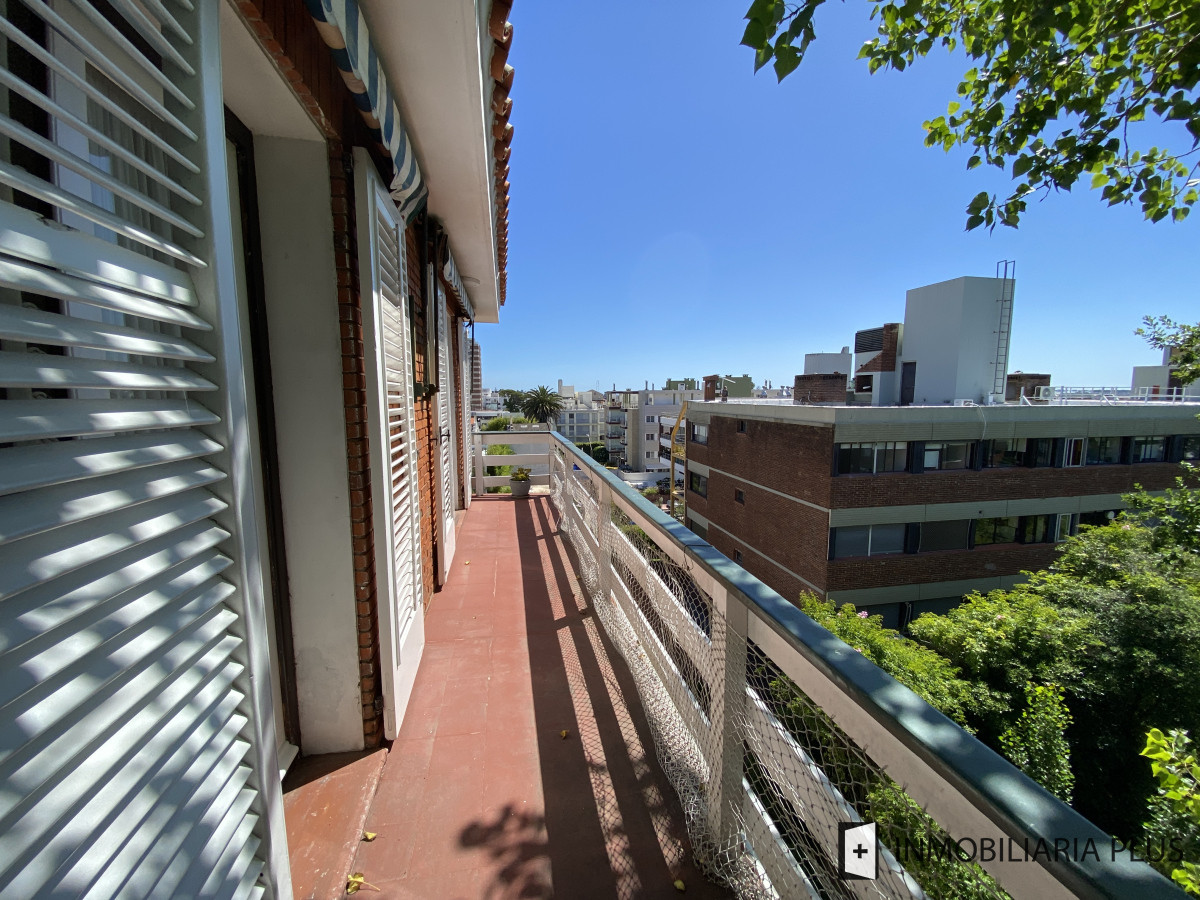 Apartamento ID.1388 - Alquiler de Apartamento de 3 Dormitorios, Garaje y 2 Baños en la península de Punta del Este