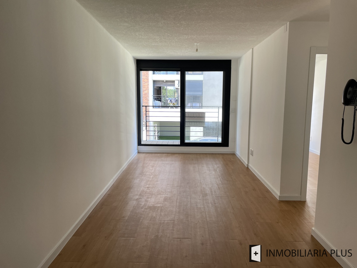 Apartamento ID.1164 - Alquiler de Apartamento en Aguada de 2 Dormitorios al Frente en Montevideo