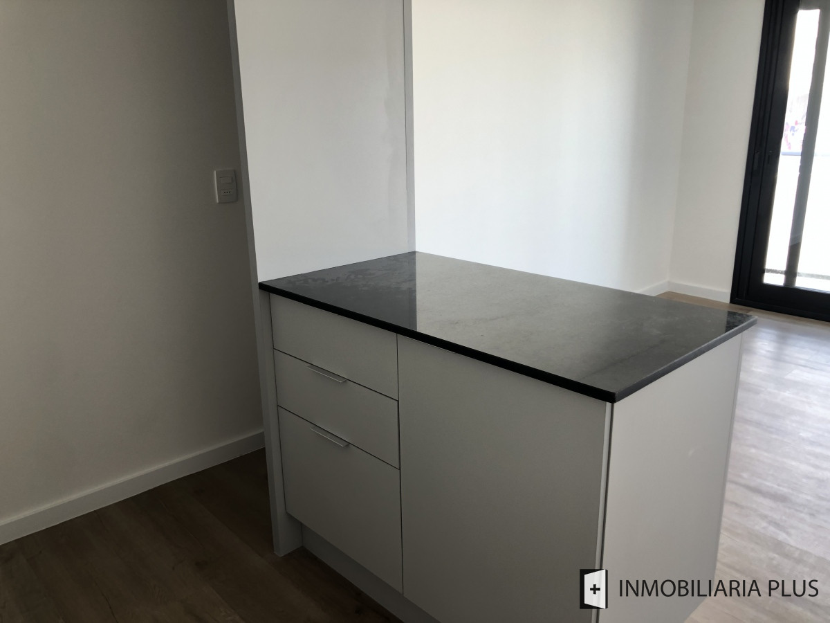 Apartamento ID.4 - Venta de Apartamento De 1 Dormitorio En Alquiler En El Centro Con Todos Los Servicios Frente A La Bahía De Montevideo C806-1209P