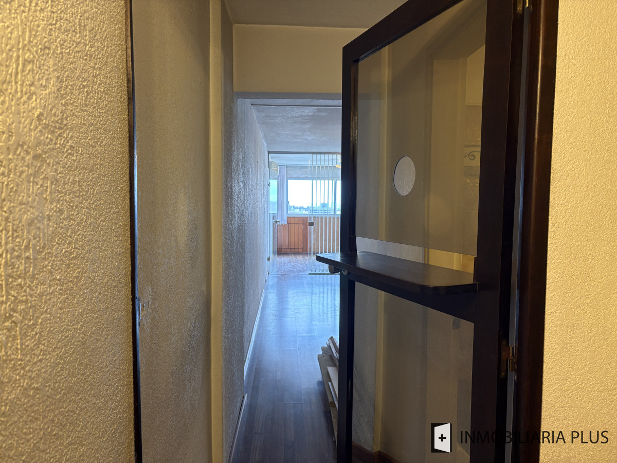 Apartamento ID.1471 - Alquiler de Monoambiente amplio u oficina sobre Av. 18 de Julio en Cordón a pasos de la Facultad de Derecho de Montevideo