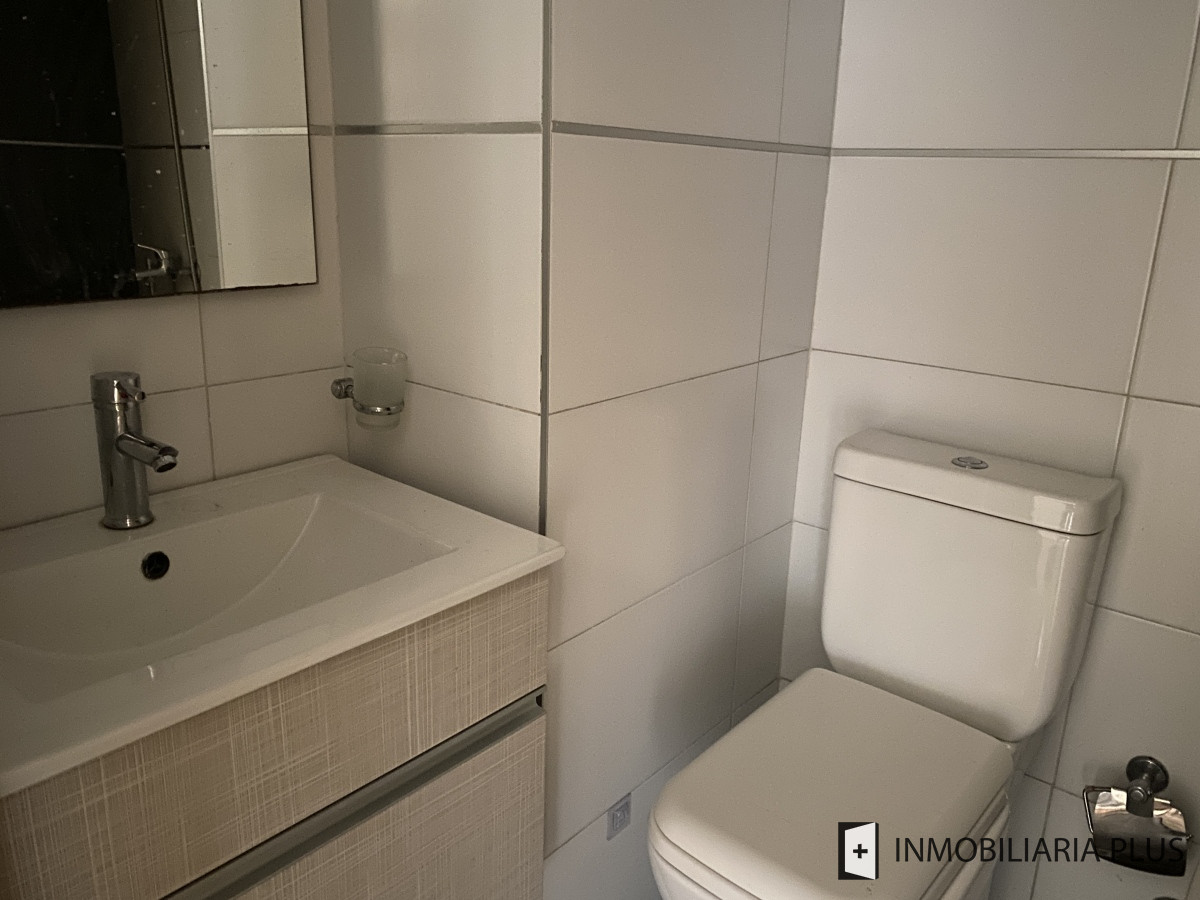 Apartamento ID.958 - Alquiler de Apartamento en Cordón SUR 2 Dormitorios al frente con GRAN FONDO, garaje, barbacoa y más