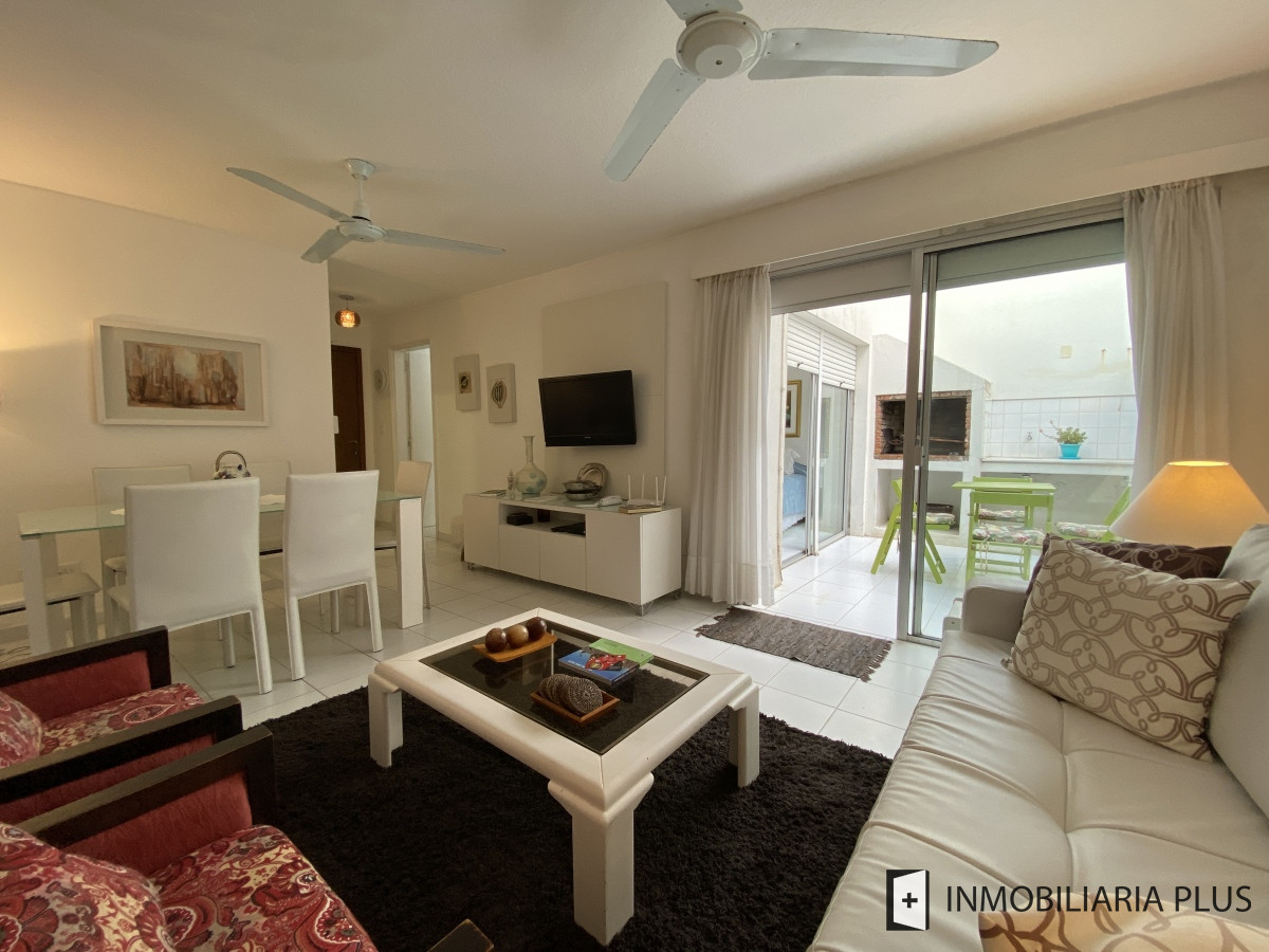 Apartamento ID.305 - Apartamento a Pasos del PUERTO de PUNTA del ESTE con Piscina, Parrillero PROPIO y Garaje, 1 Dormitorio y bajos gastos