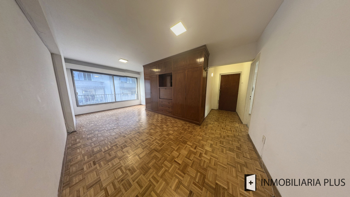 Apartamento ID.1475 - Venta de Apartamento de 3 Dormitorios 2 baños, Lavadero y Garaje en el centro de Montevideo