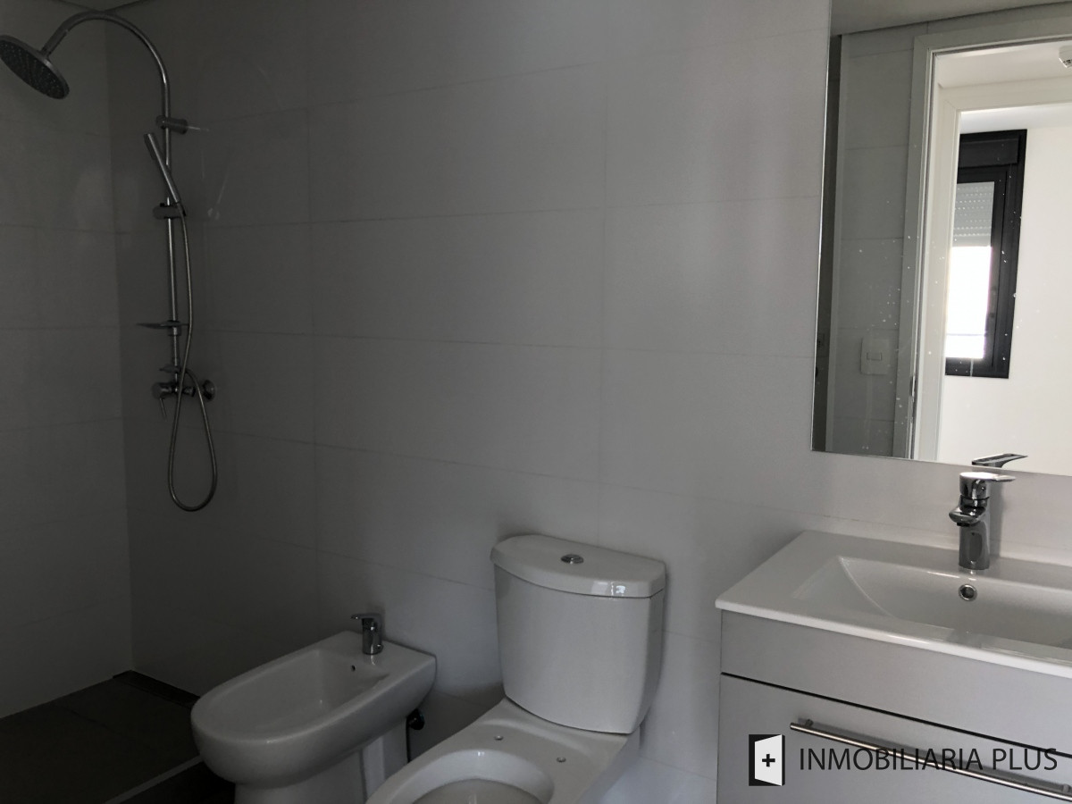 Apartamento ID.4 - Venta de Apartamento De 1 Dormitorio En Alquiler En El Centro Con Todos Los Servicios Frente A La Bahía De Montevideo C806-1209P