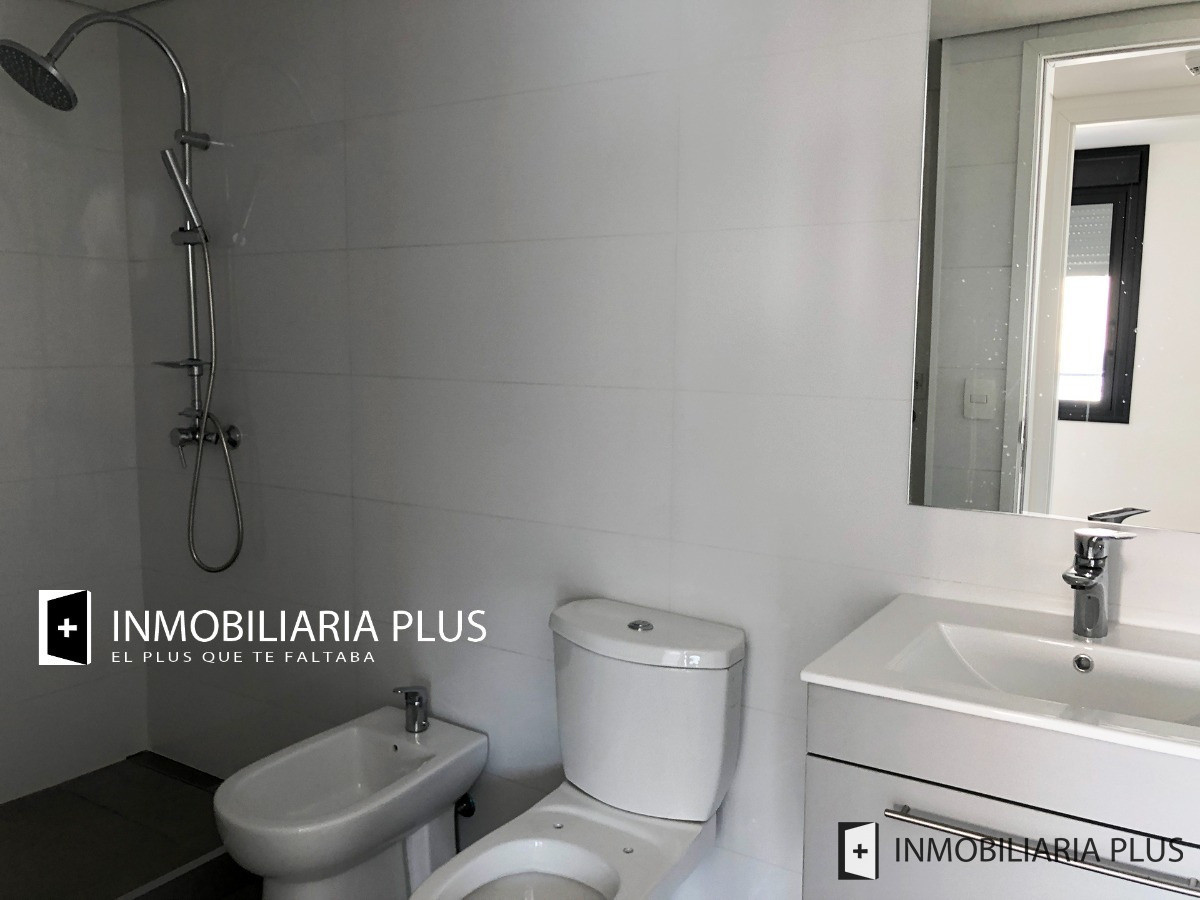 Apartamento ID.2 - Venta de Apartamento En El Centro Con Todos Los Servicios Frente A La Bahía De Montevideo P