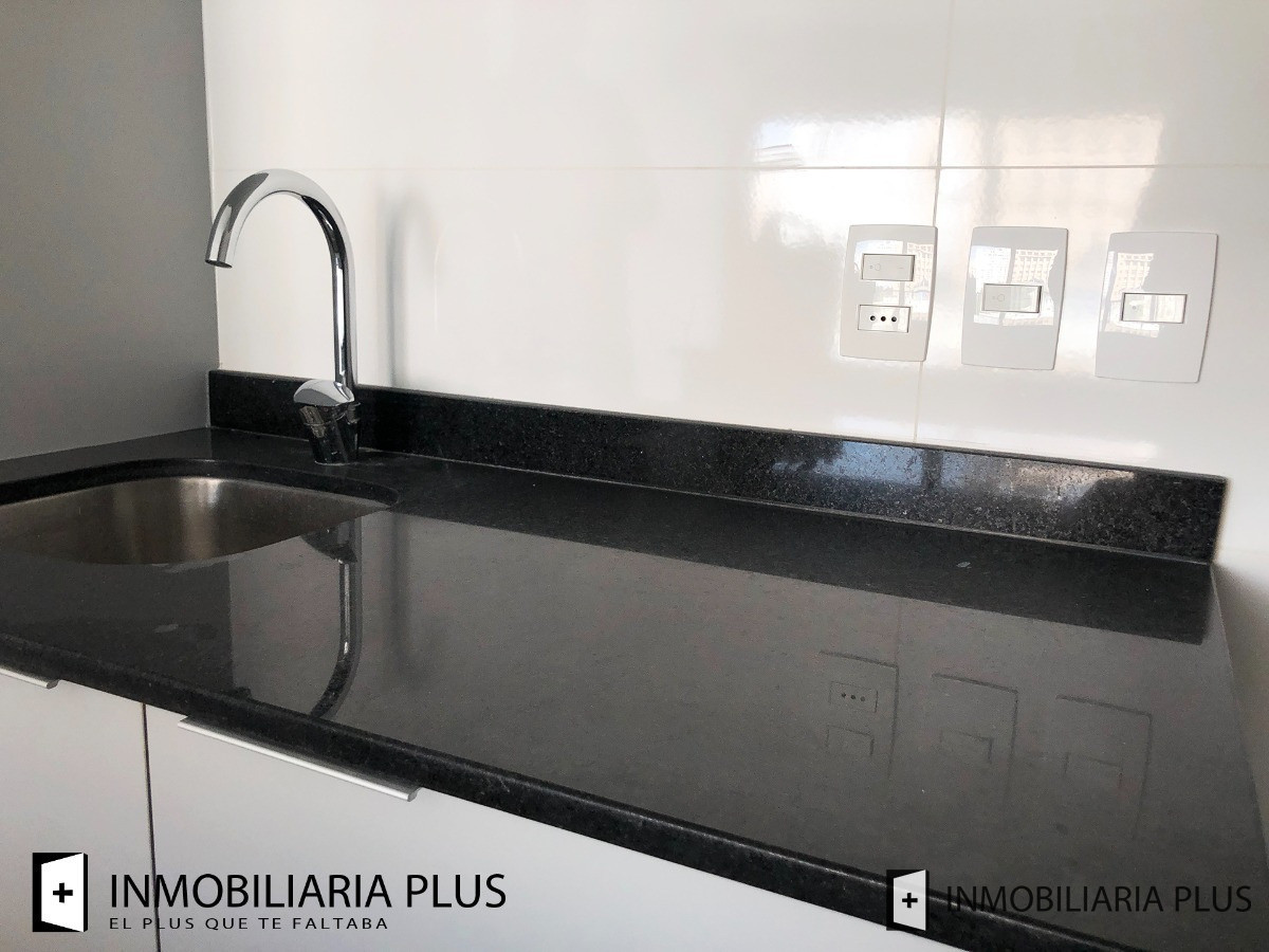 Apartamento ID.2 - Venta de Apartamento En El Centro Con Todos Los Servicios Frente A La Bahía De Montevideo P