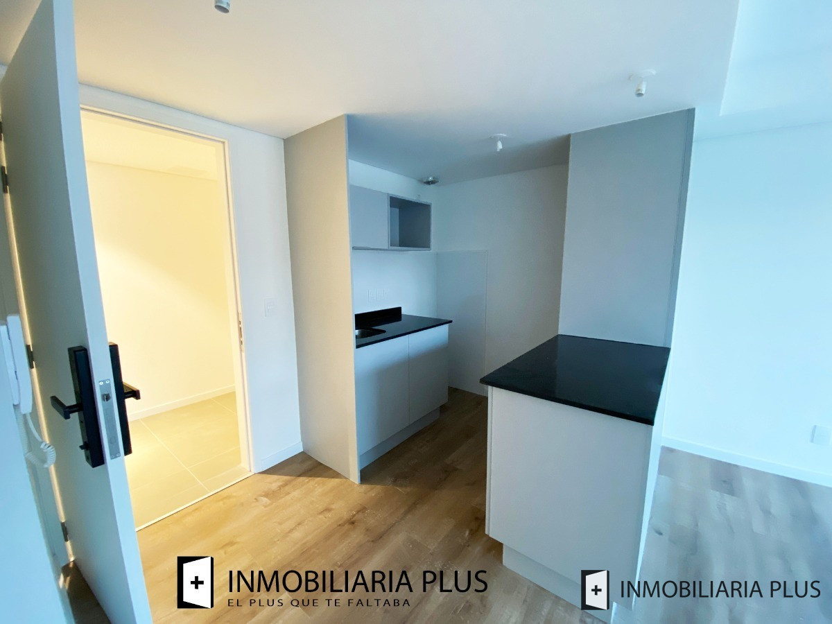 Apartamento ID.2 - Venta de Apartamento En El Centro Con Todos Los Servicios Frente A La Bahía De Montevideo P