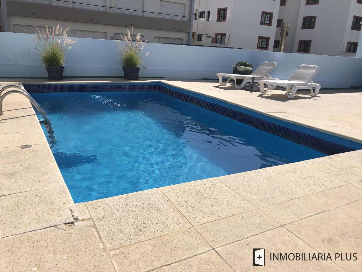 Apartamento ID.860 - Alquilo apartamento con PISCINA y parrillero propio para 4 personas a pasos del PUERTO de Puerto de Punta del Este C790A
