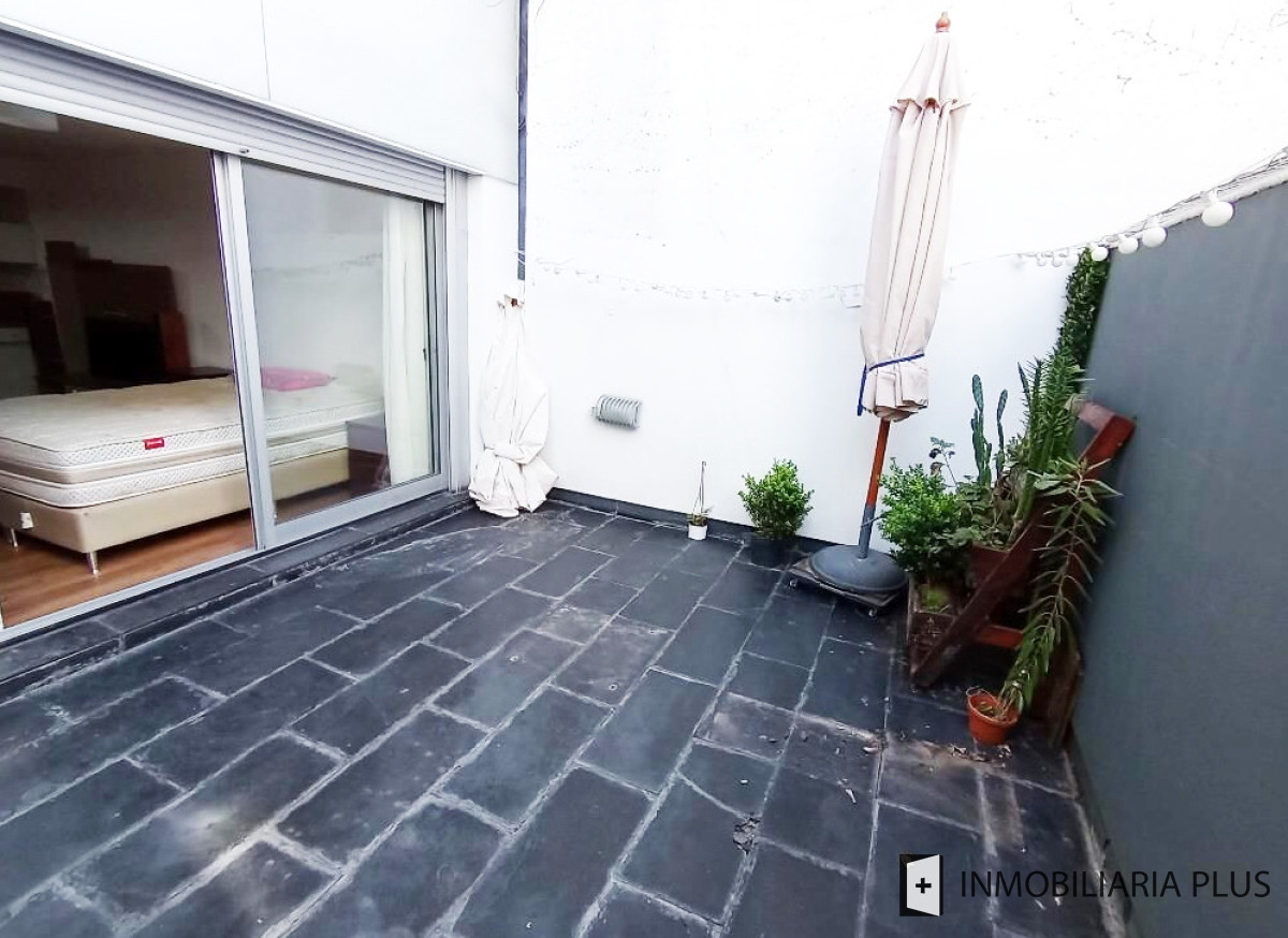 Apartamento ID.1521 - Alquiler de Monoambiente a pasos de la Rambla de Punta Carretas con patio interno privado y barbacoa