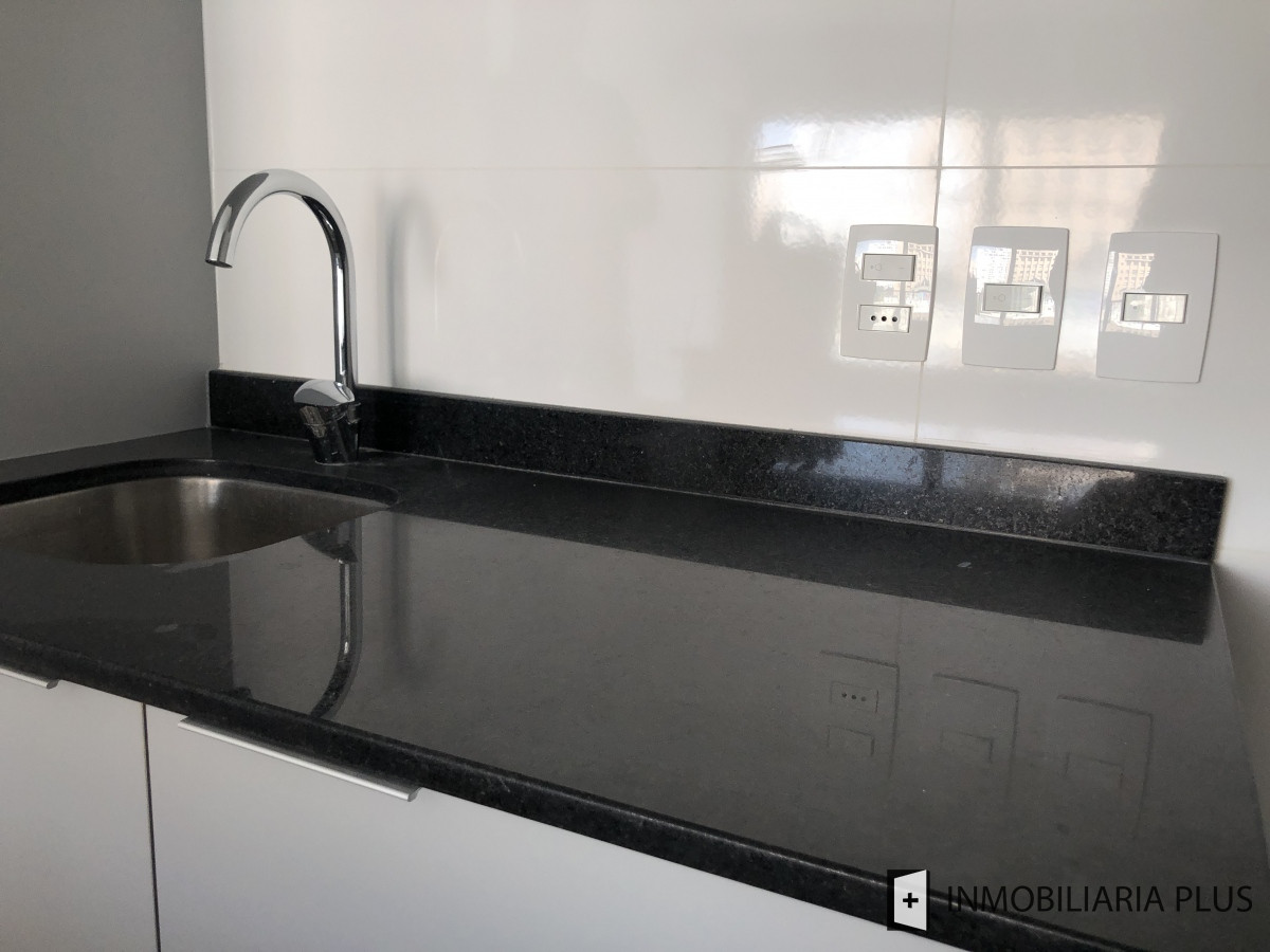 Apartamento ID.4 - Venta de Apartamento De 1 Dormitorio En Alquiler En El Centro Con Todos Los Servicios Frente A La Bahía De Montevideo C806-1209P