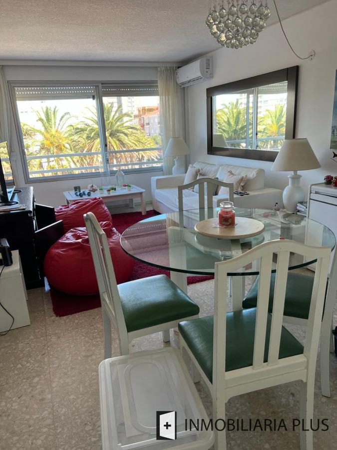 Apartamento ID.1096 - Alquiler ANUAL de apartamento con 1 Dormitorio y medio con garaje sobre Av. Gorlero con Gym, Lavadero y más