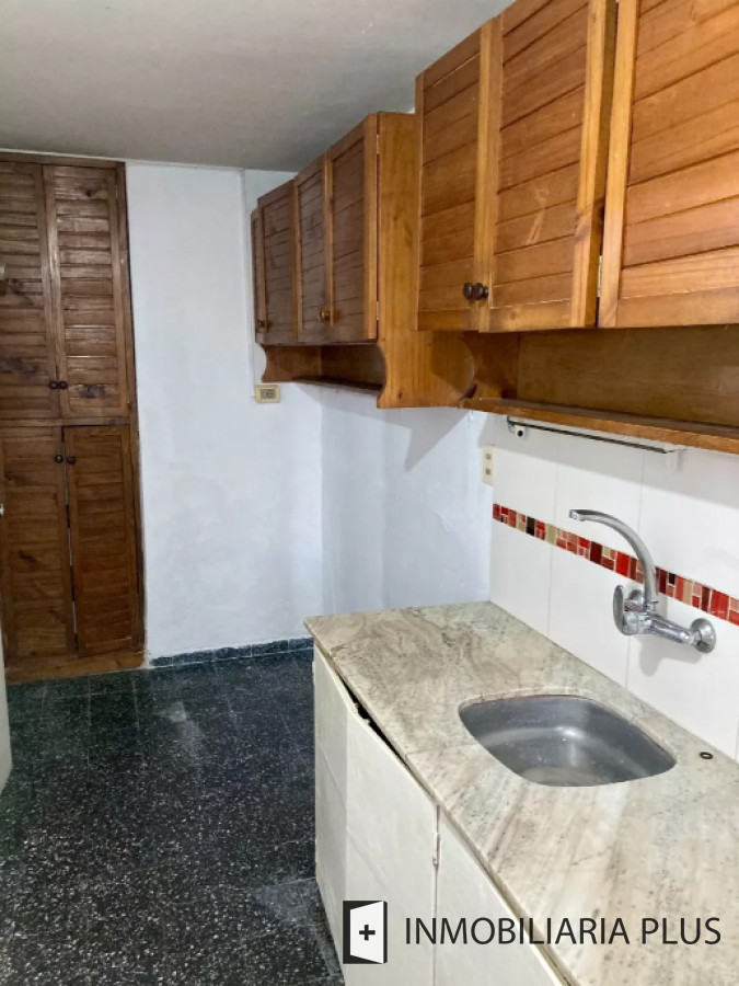 Apartamento ID.1200 - Alquiler de apartamento en el centro con 2 dormitorios con balcón a la calle en Montevideo