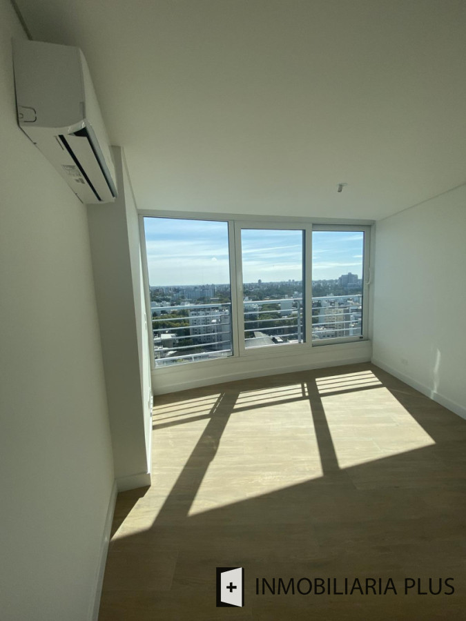 Apartamento ID.1740 - Venta de Apartamento de 3 dormitorios en Pocitos con terraza y 2 garajes en Montevideo