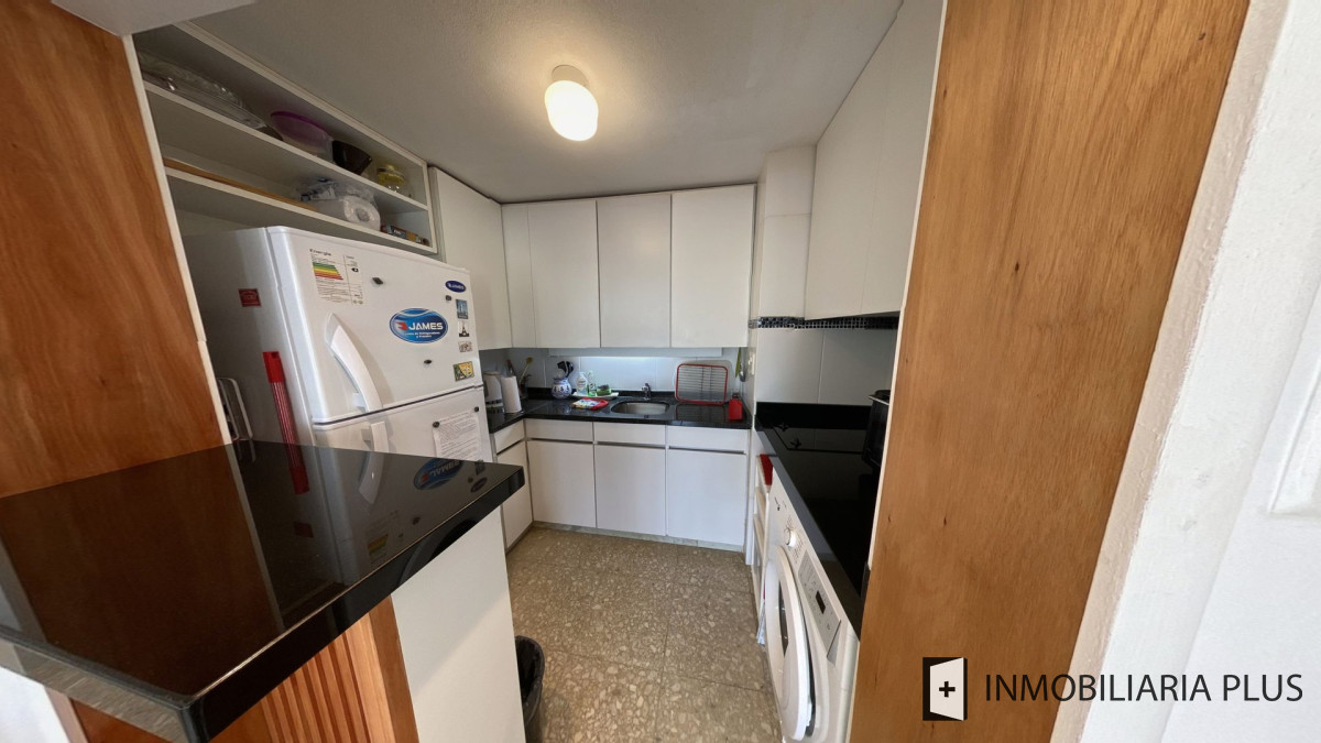 Apartamento ID.1096 - Alquiler ANUAL de apartamento con 1 Dormitorio y medio con garaje sobre Av. Gorlero con Gym, Lavadero y más