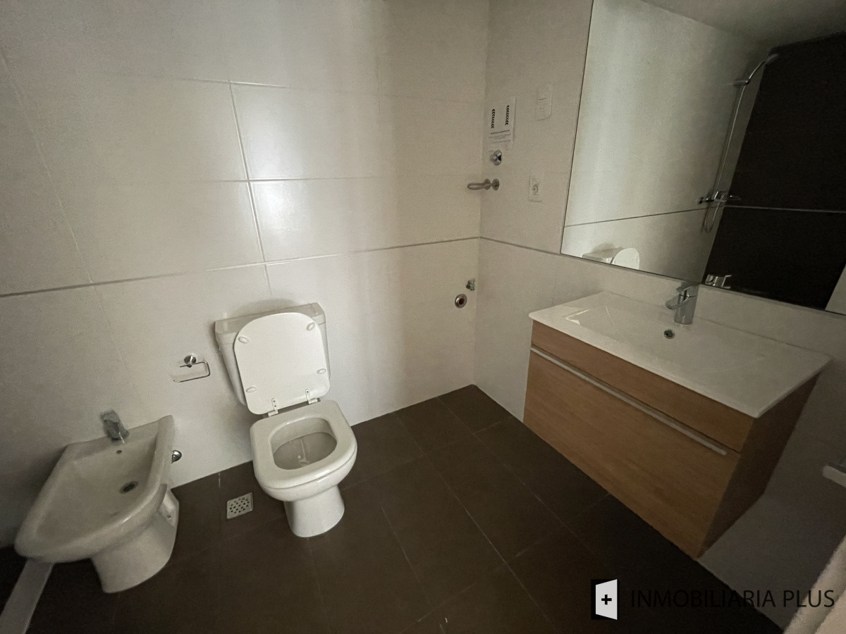 Apartamento ID.1164 - Alquiler de Apartamento en Aguada de 2 Dormitorios al Frente en Montevideo