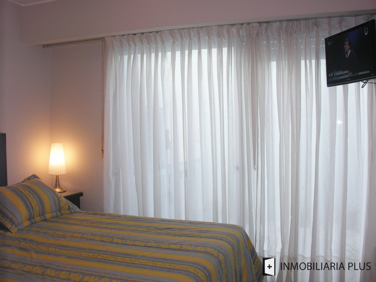 Apartamento ID.860 - Alquilo apartamento con PISCINA y parrillero propio para 4 personas a pasos del PUERTO de Puerto de Punta del Este C790A