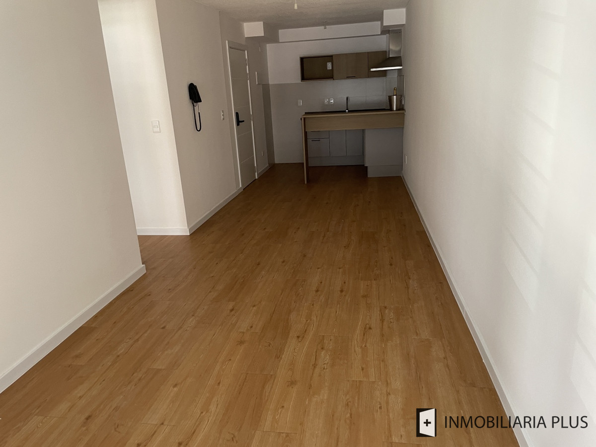 Apartamento ID.1164 - Alquiler de Apartamento en Aguada de 2 Dormitorios al Frente en Montevideo
