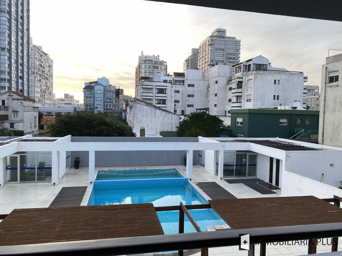 Apartamento ID.601 - Venta de Apartamento en la Península de Punta del Este con Garaje, Piscina climatizada, Gym y más C975206