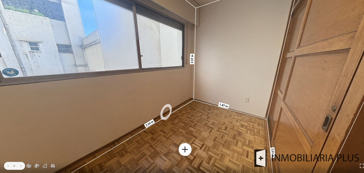 Apartamento ID.1475 - Venta de Apartamento de 3 Dormitorios 2 baños, Lavadero y Garaje en el centro de Montevideo