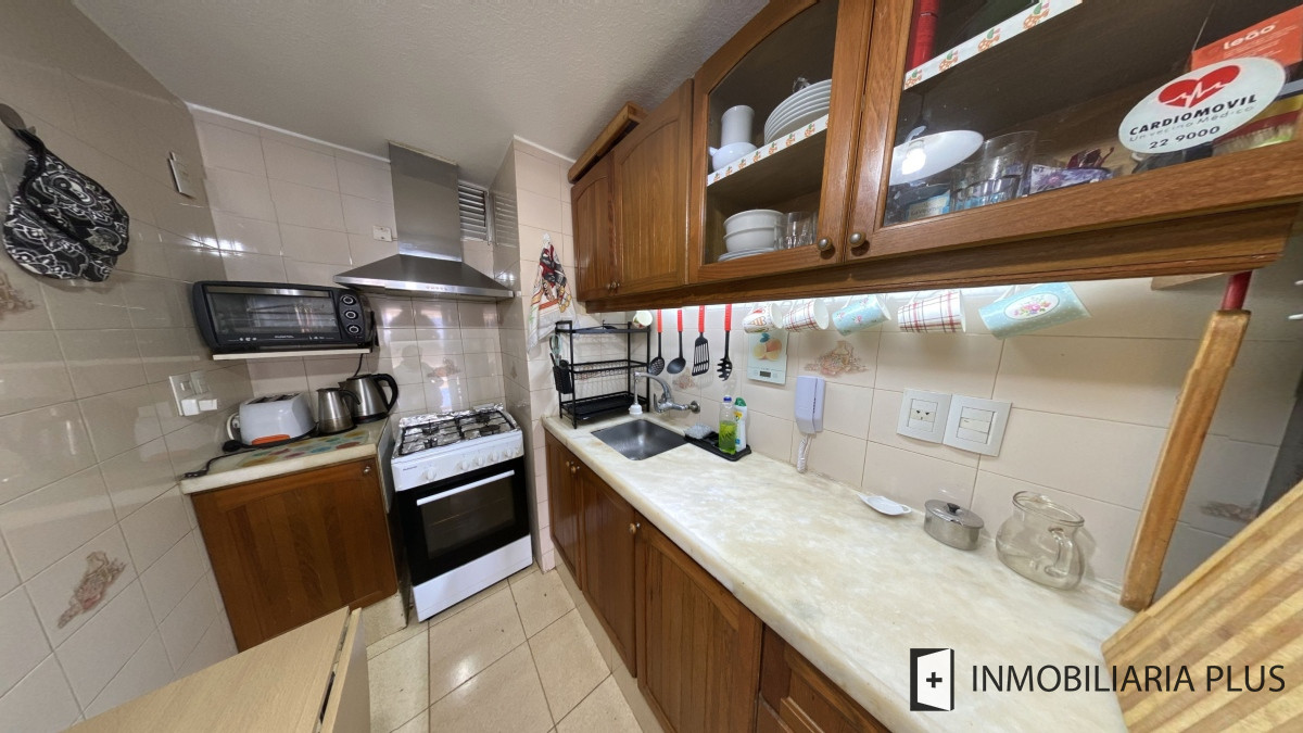 Apartamento ID.955 - Alquiler de Apartamento a pasos del puerto y la playa de Punta del Este con 2 dormitorios y piscina