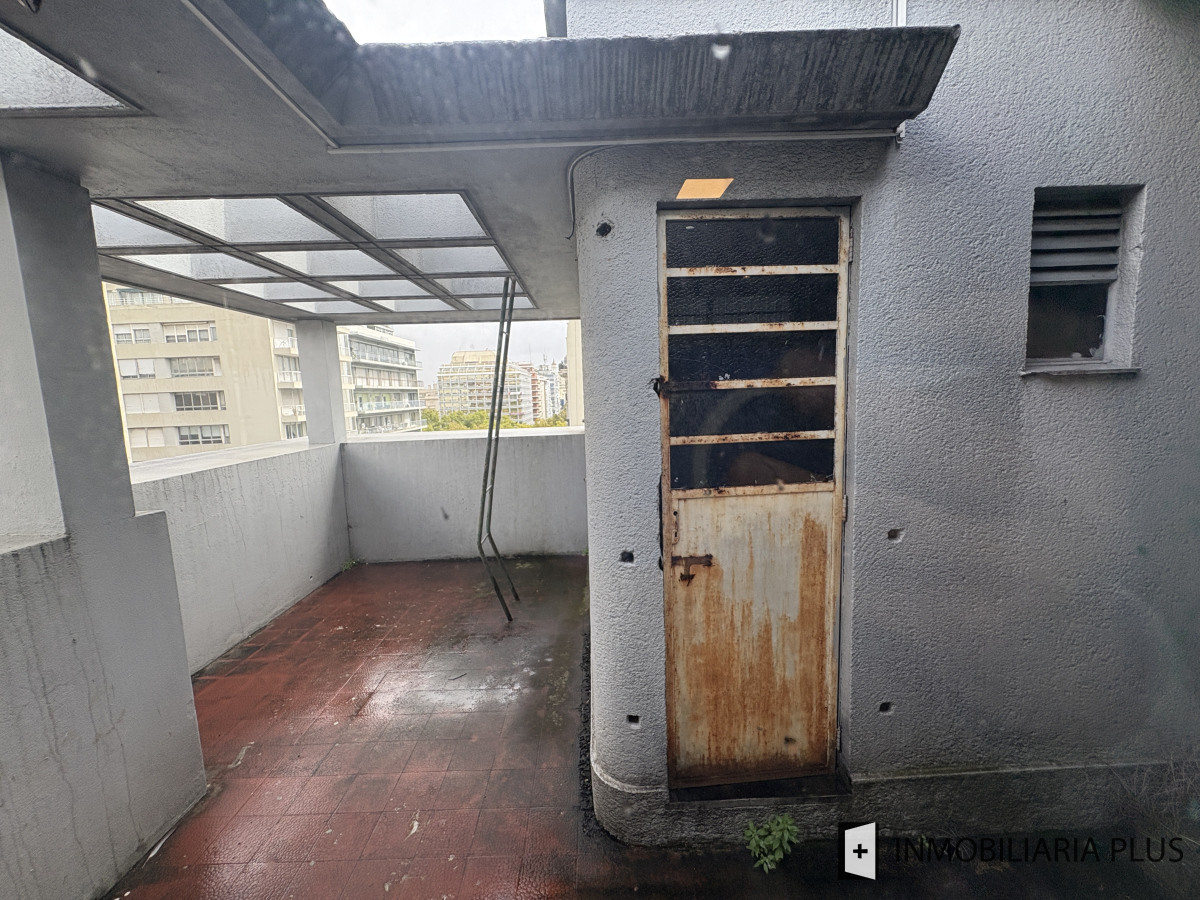 Apartamento ID.1449 - Venta de Penthouse de 1 Dormitorio y medio con Barbacoa Propia en el Centro de Montevideo sobre Av. 18 de Julio