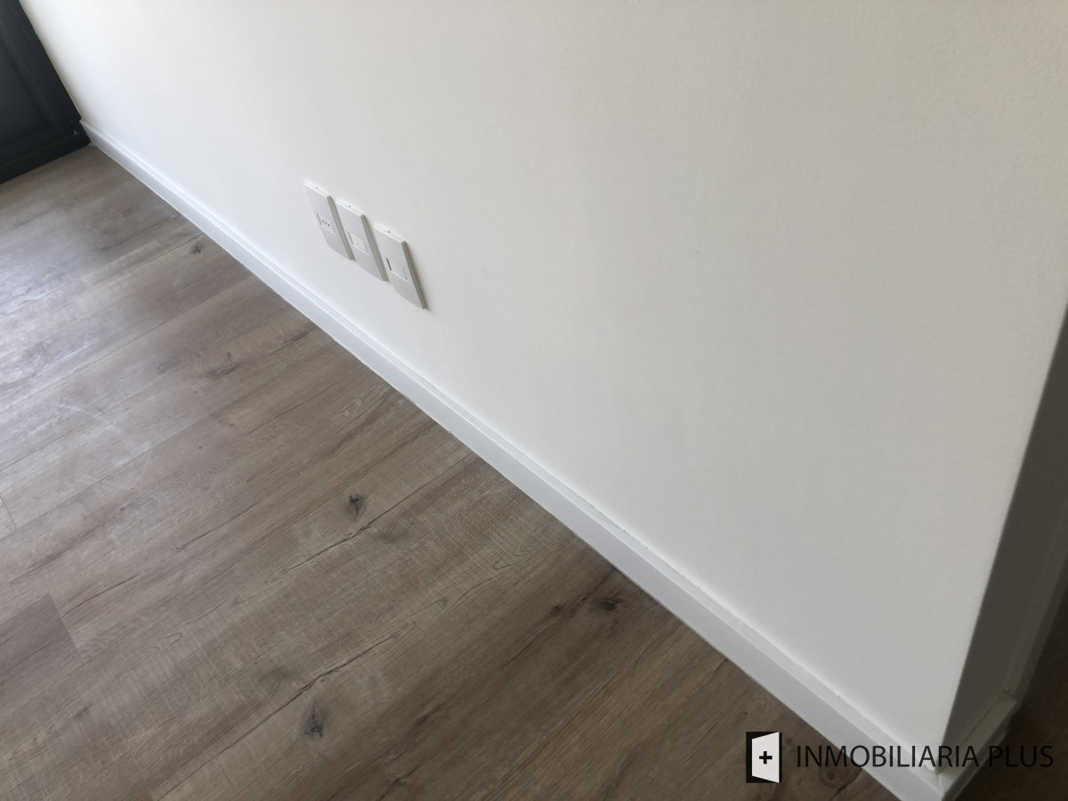 Apartamento ID.4 - Venta de Apartamento De 1 Dormitorio En Alquiler En El Centro Con Todos Los Servicios Frente A La Bahía De Montevideo C806-1209P