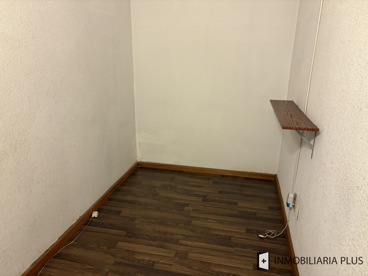 Apartamento ID.1471 - Alquiler de Monoambiente amplio u oficina sobre Av. 18 de Julio en Cordón a pasos de la Facultad de Derecho de Montevideo
